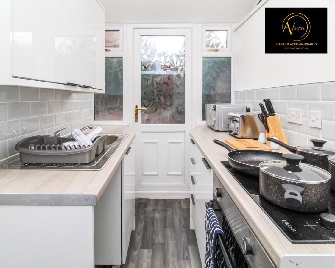 Modern House By Av Stays Short Lets & Serviced Accommodation St Helens St Helens  ภายนอก รูปภาพ