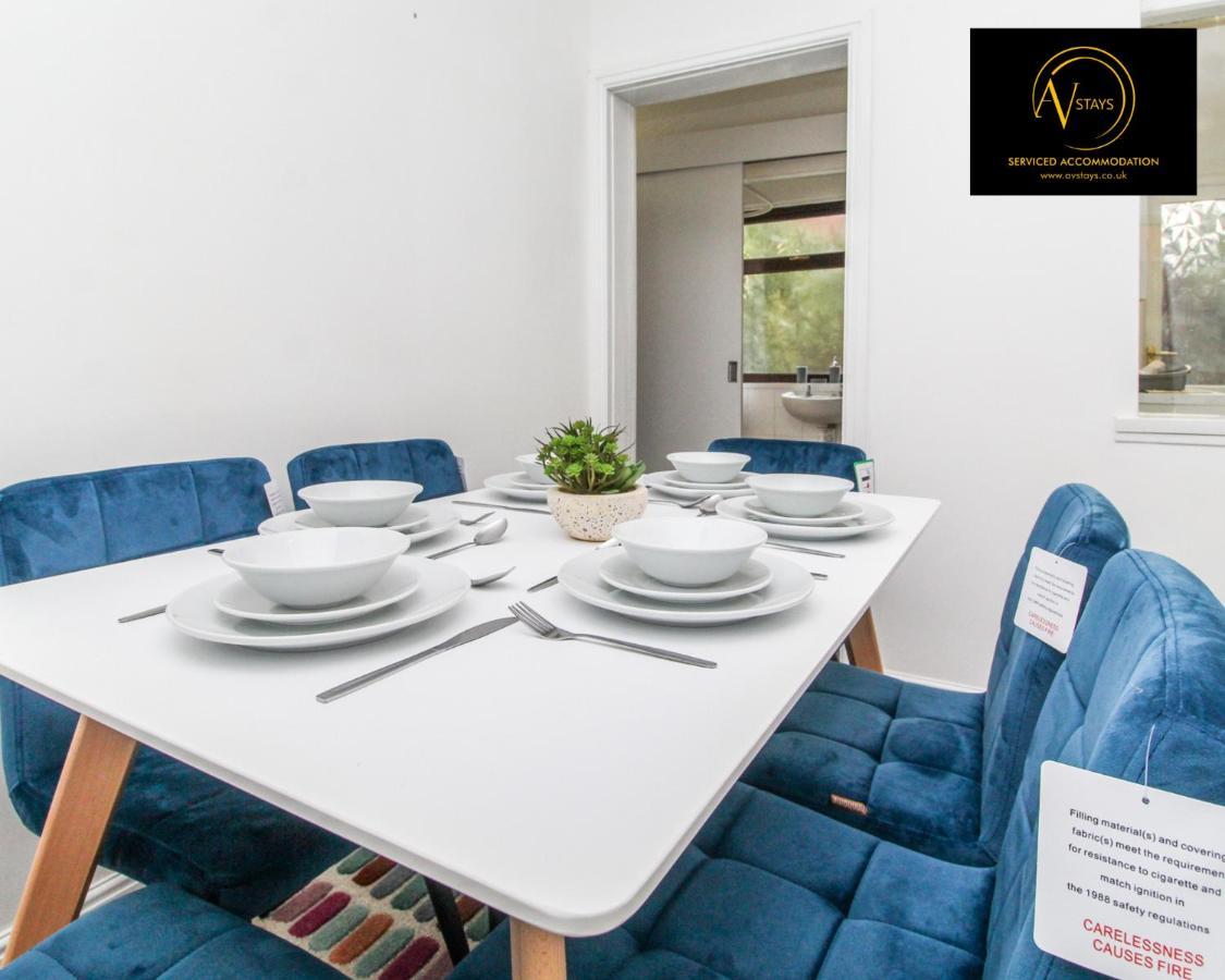 Modern House By Av Stays Short Lets & Serviced Accommodation St Helens St Helens  ภายนอก รูปภาพ