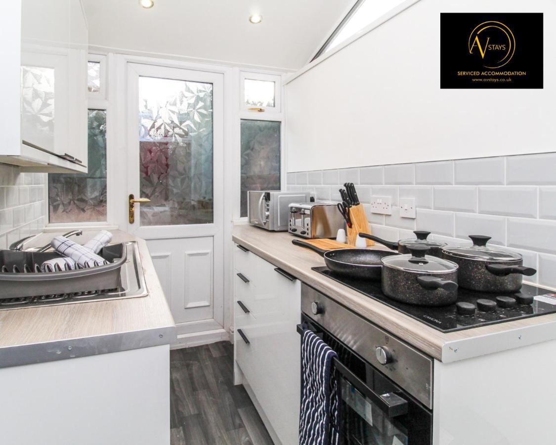 Modern House By Av Stays Short Lets & Serviced Accommodation St Helens St Helens  ภายนอก รูปภาพ