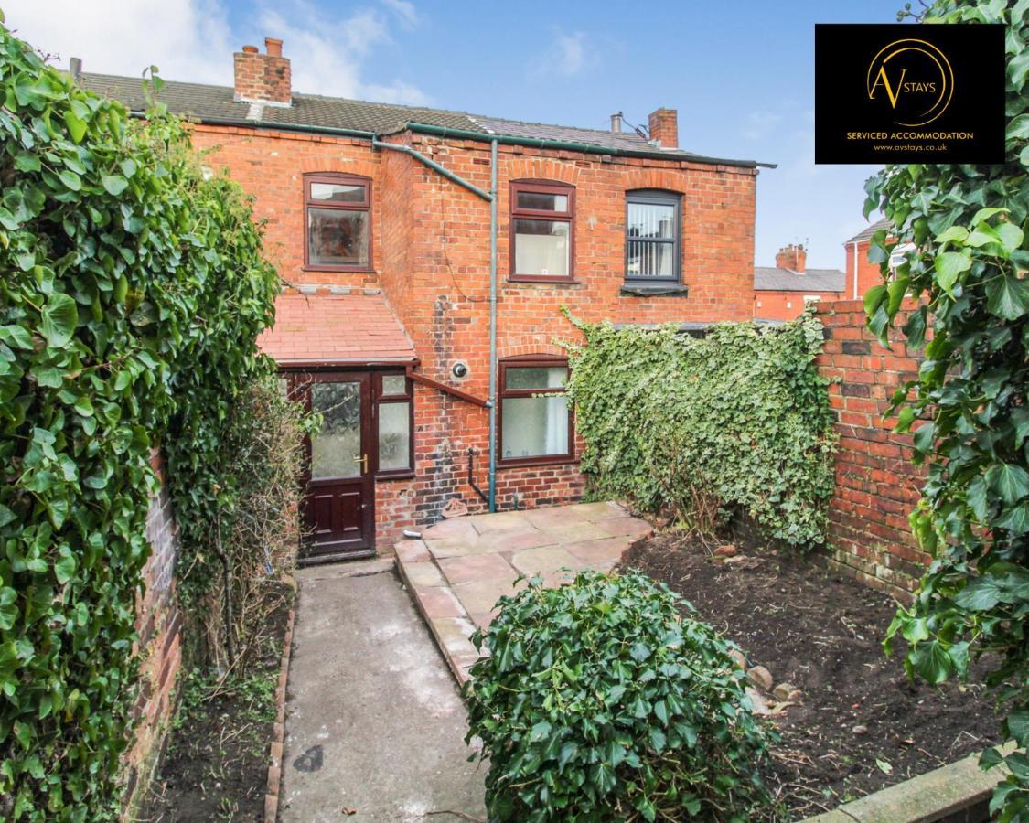 Modern House By Av Stays Short Lets & Serviced Accommodation St Helens St Helens  ภายนอก รูปภาพ
